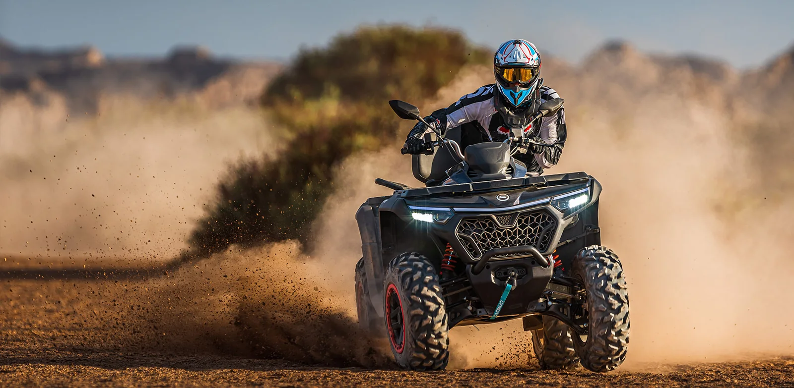 CFMOTO CFORCE 1000 TOURING: fotografía oficial (en marcha)