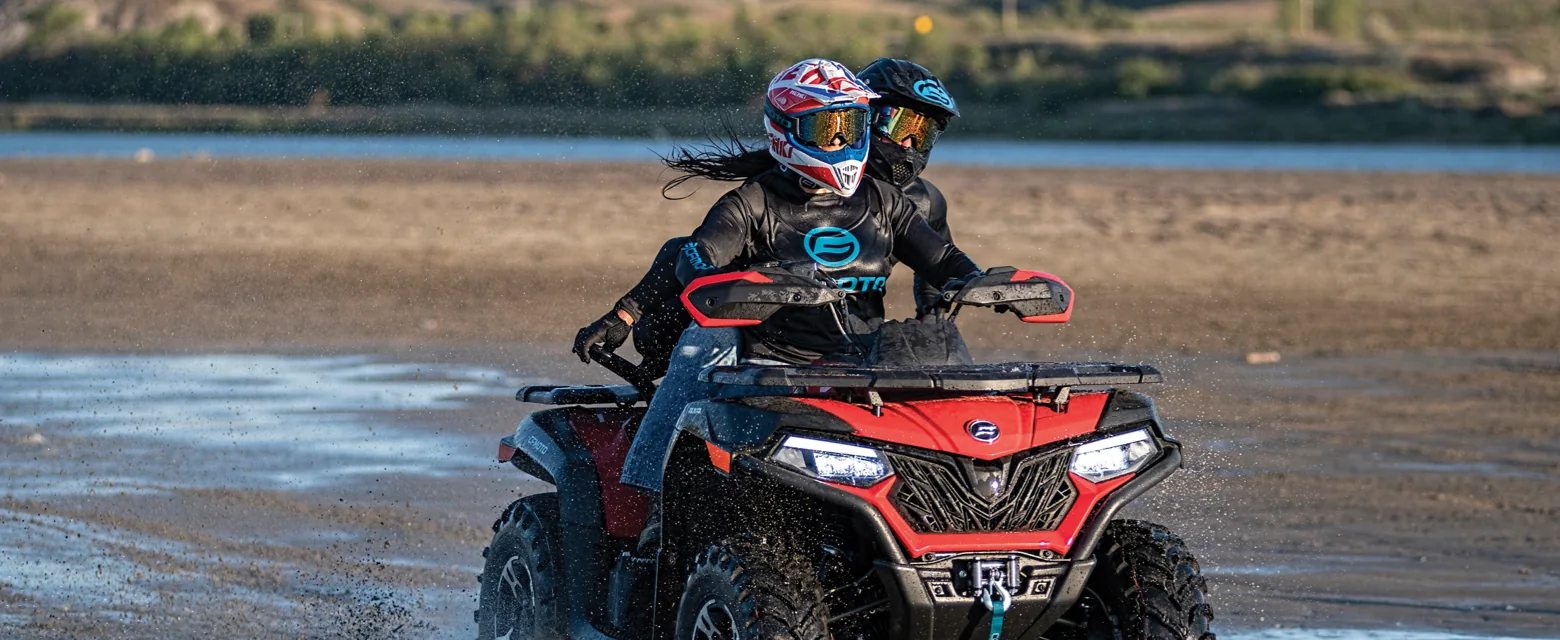 CFMOTO CFORCE 625 TOURING: fotografía oficial (en marcha)