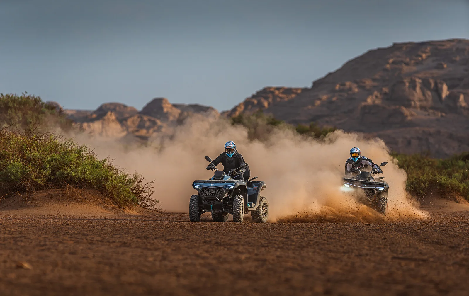 CFMOTO CFORCE 850 TOURING: fotografía oficial (en marcha)