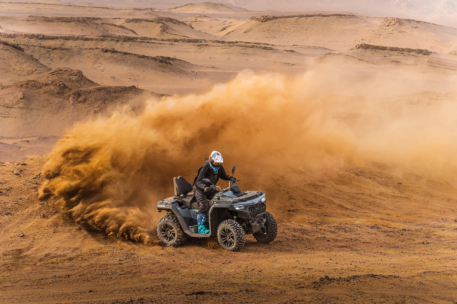 CFMOTO CFORCE 850 TOURING: fotografía oficial (en marcha)