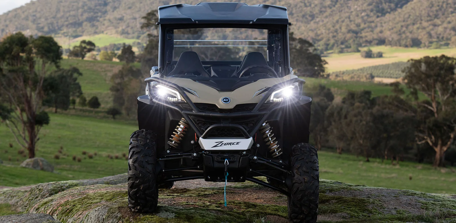 CFMOTO ZFORCE 950 - 4: fotografía oficial (en marcha)