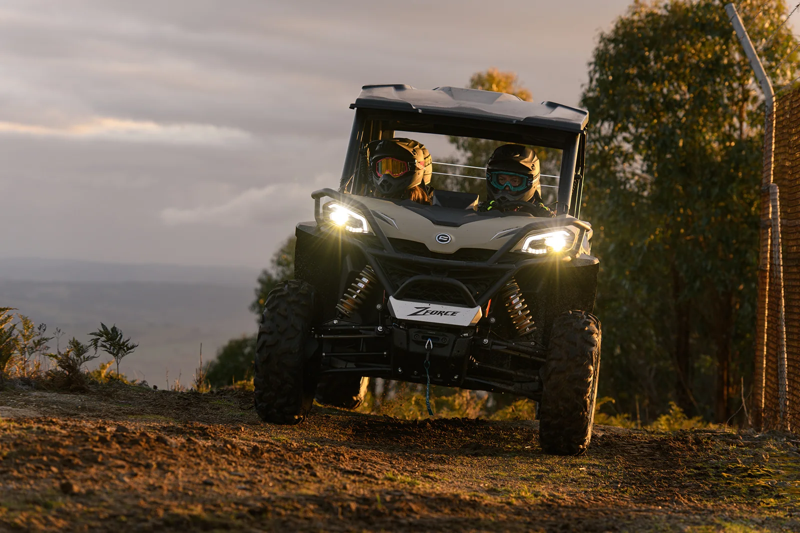 CFMOTO ZFORCE 950 - 4: fotografía oficial (en marcha)