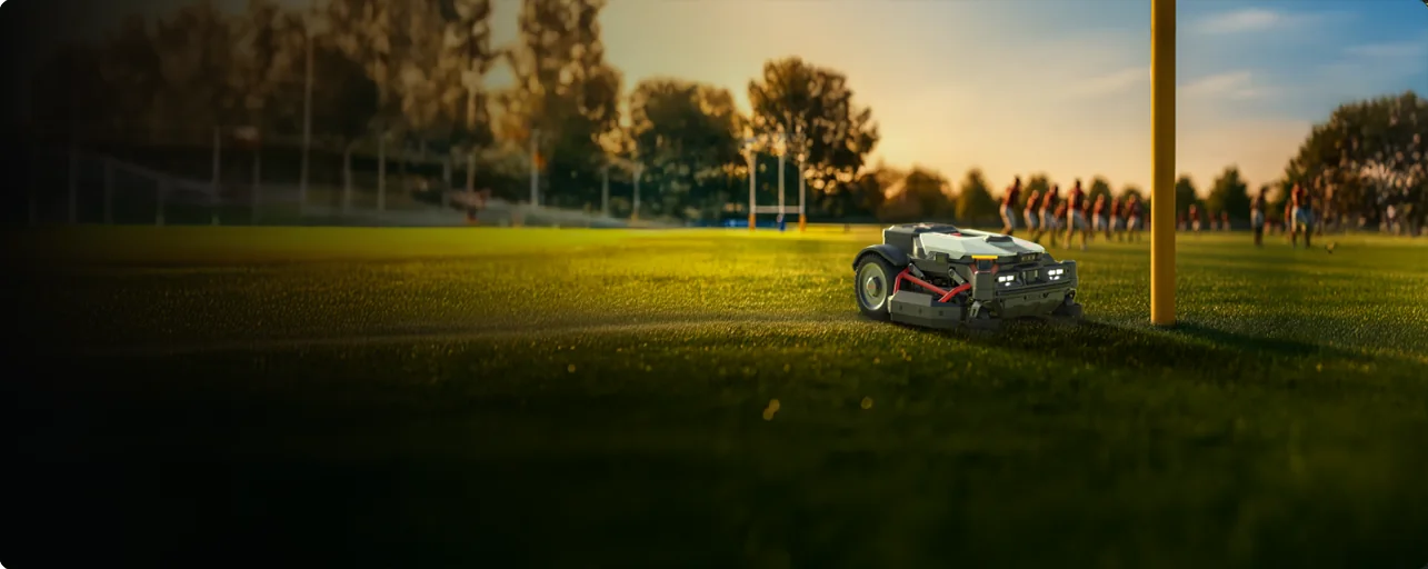 Kress MasterSeries RTKⁿ en un campo deportivo al atardecer